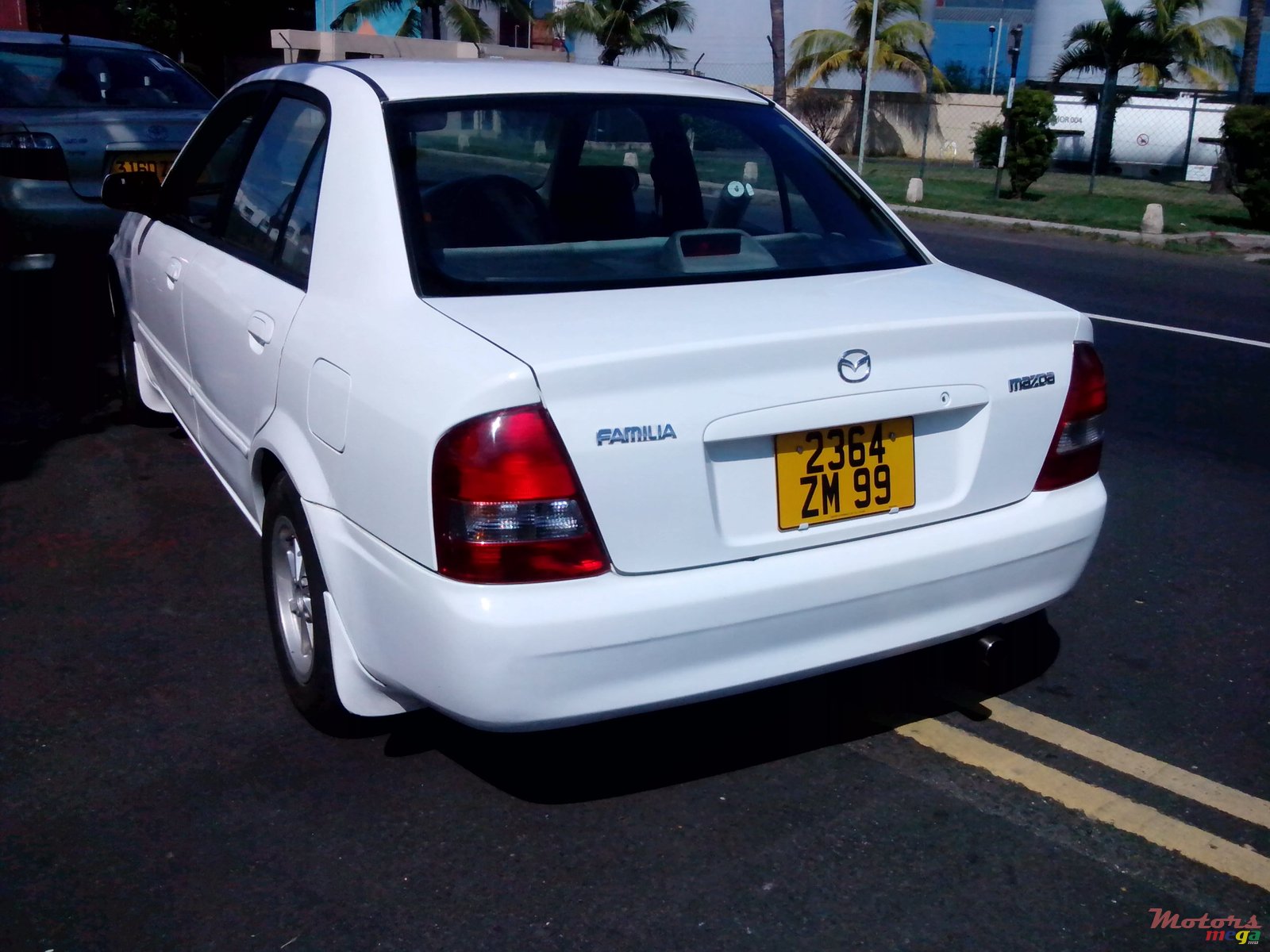 1999' Mazda 323 sedan photo #2