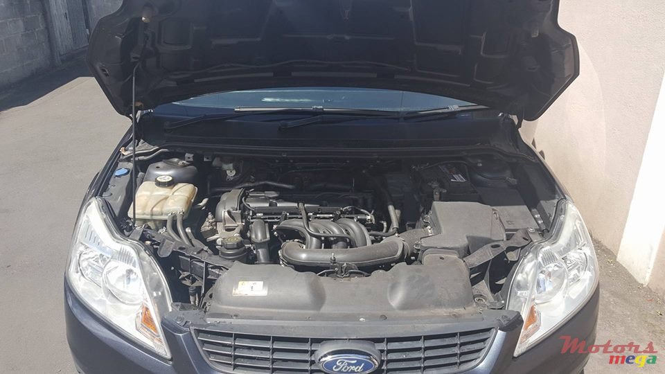 2011' Ford Focus photo #4