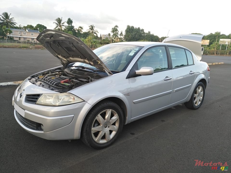 2010' Renault Megane photo #7