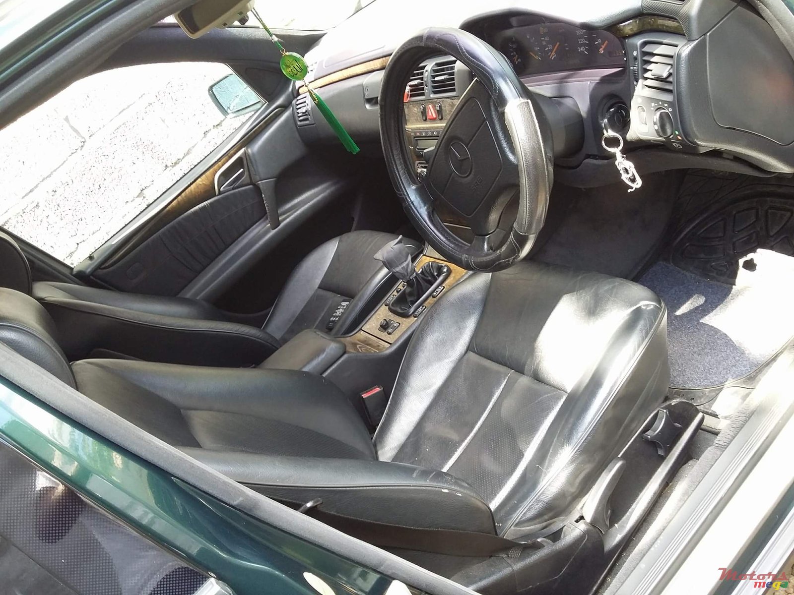 1996' Mercedes-Benz 230E photo #2