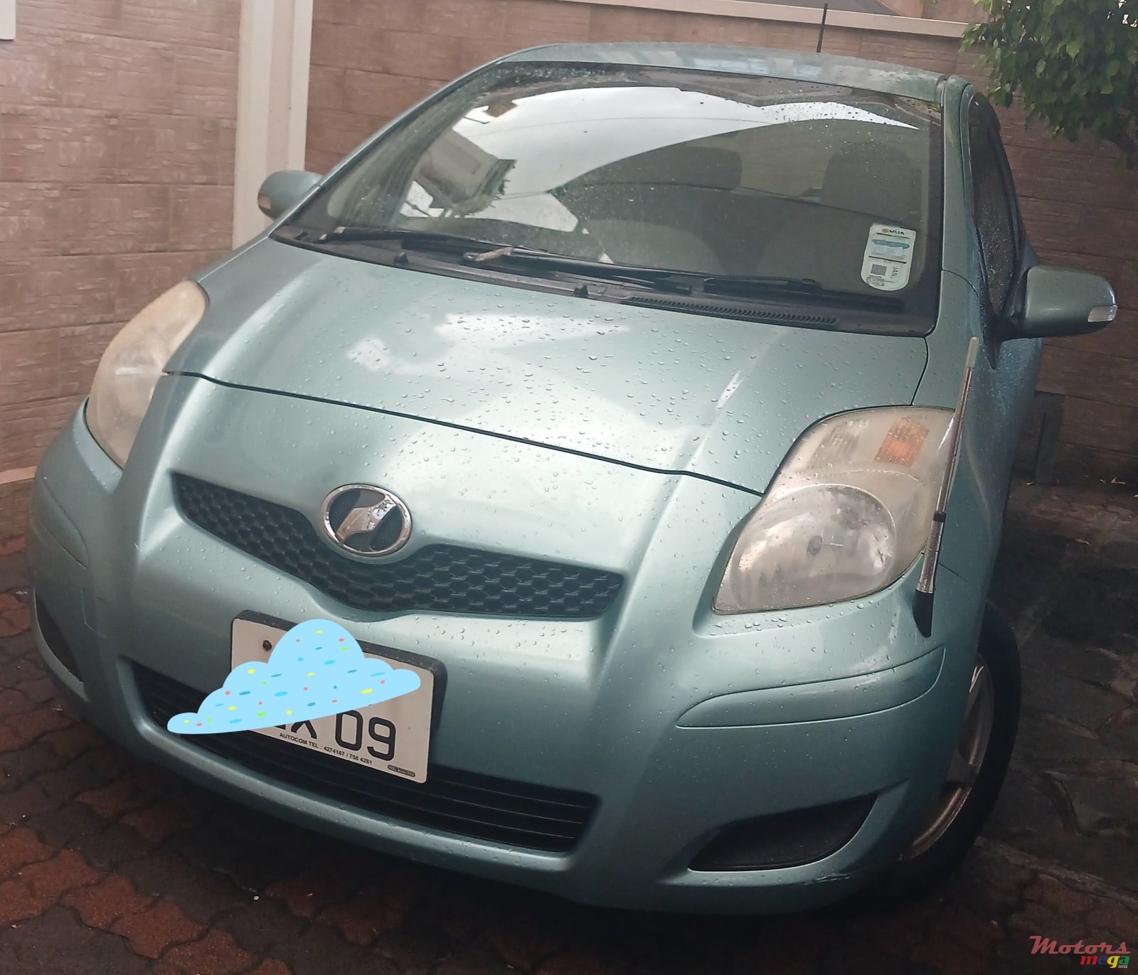 2009' Toyota Vitz photo #1
