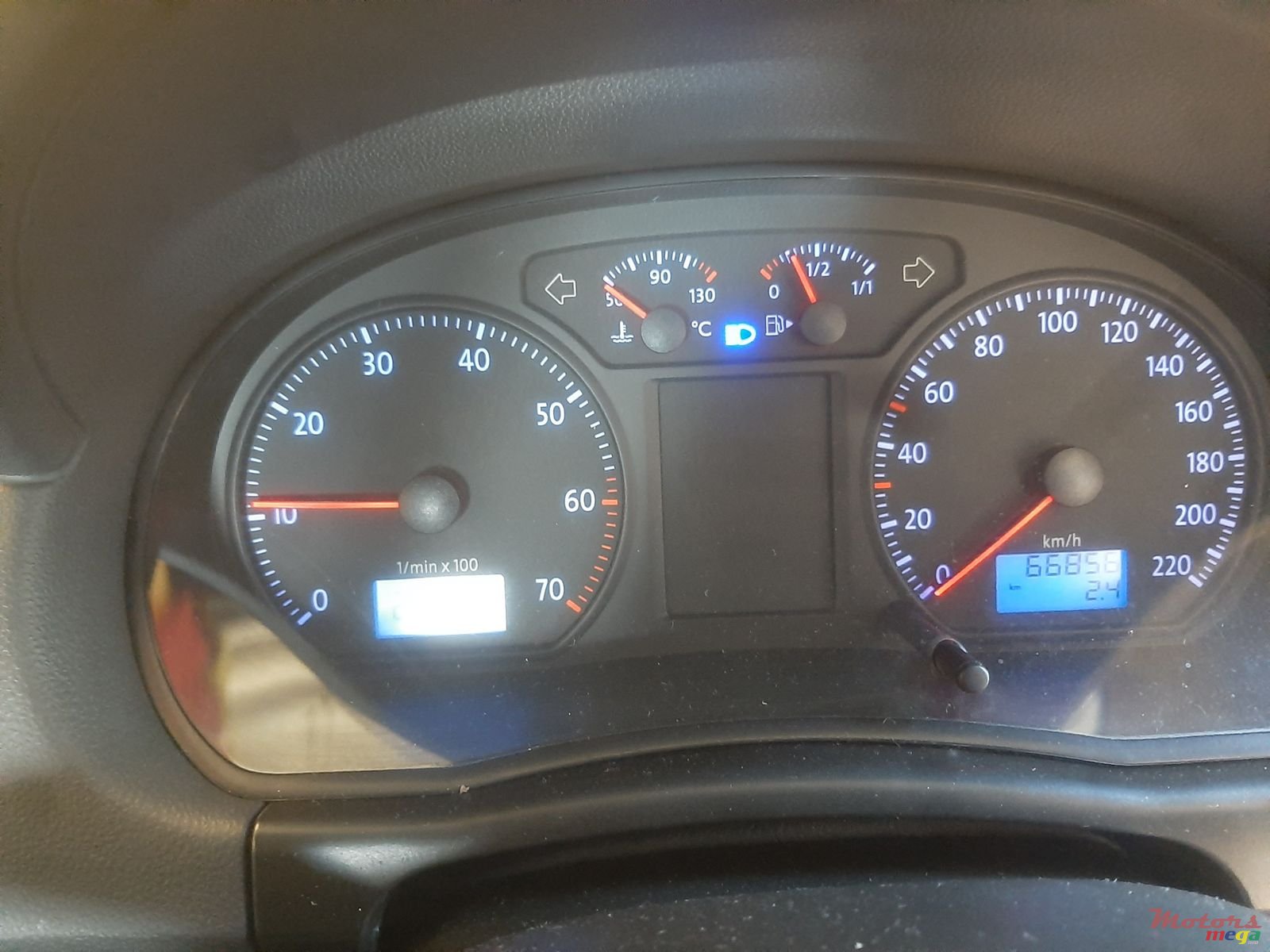 2010' Volkswagen Polo photo #3