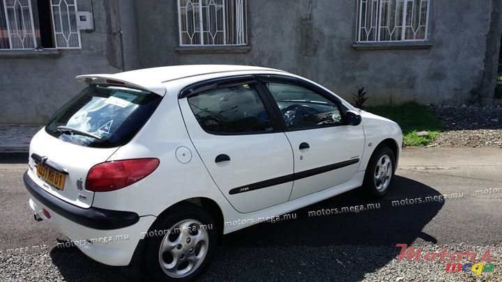 2001' Peugeot photo #3