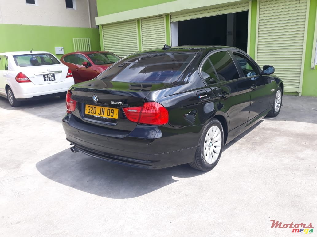 2009' BMW 320 photo #2
