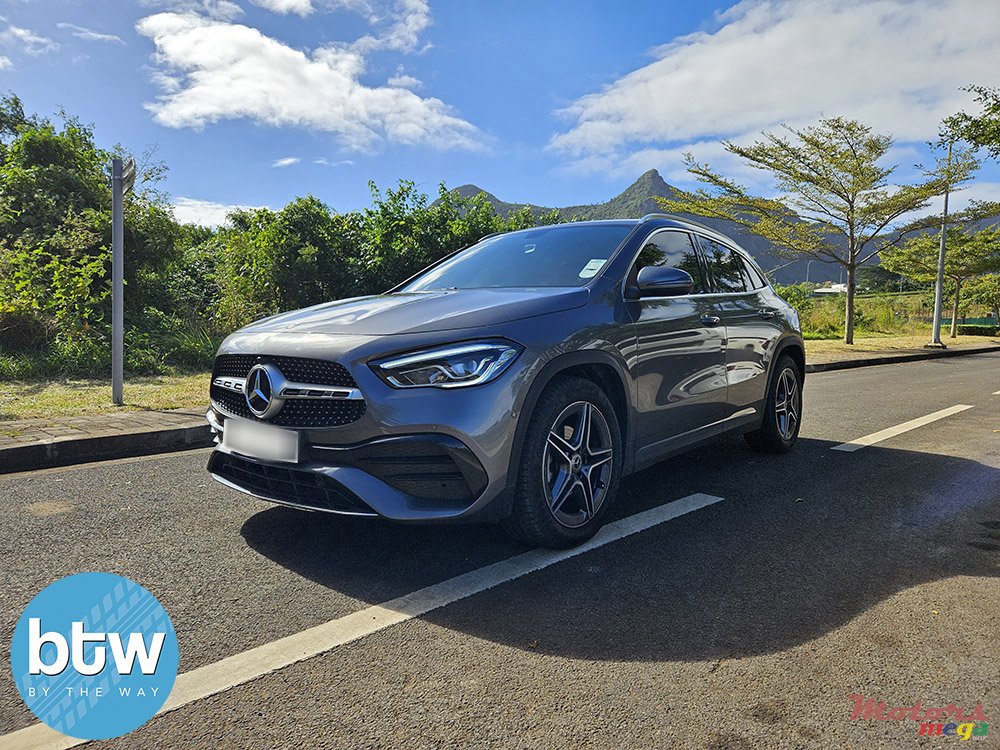 2021' Mercedes-Benz GLA 180 photo #2