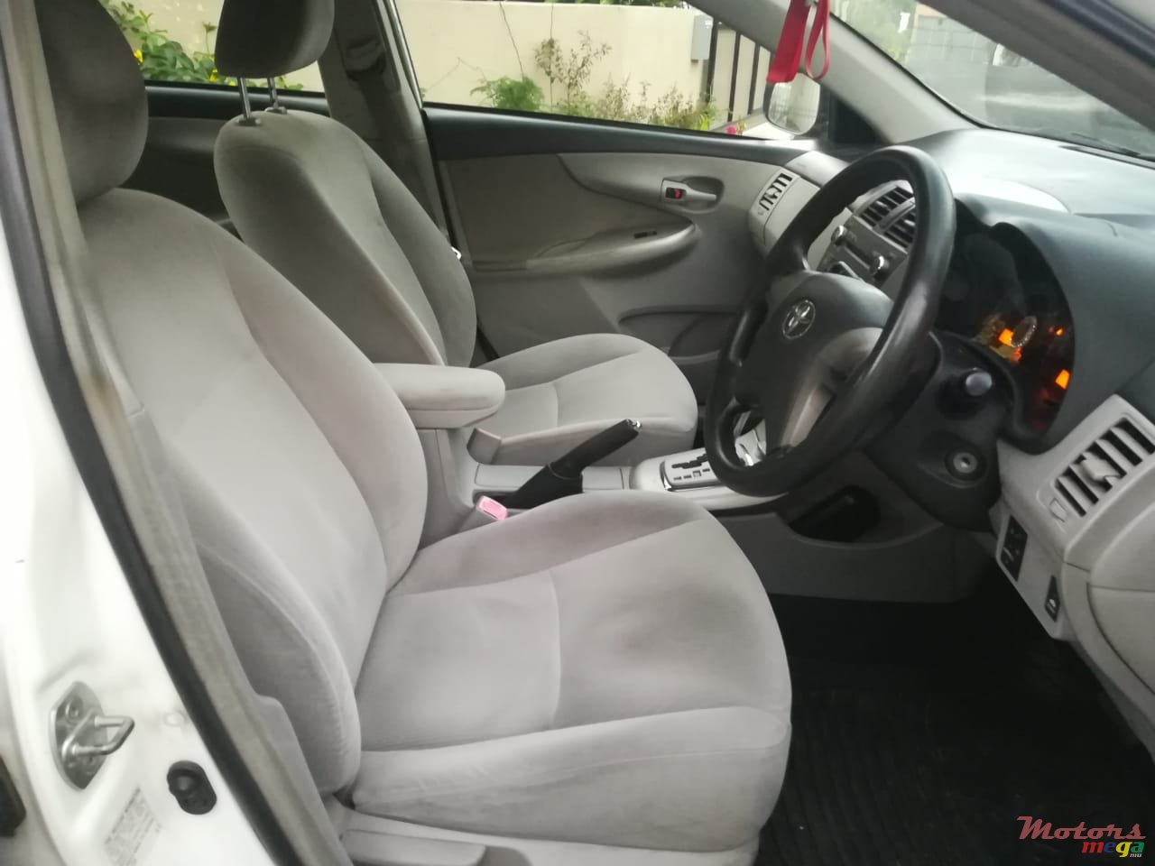 2011' Toyota Corolla photo #5