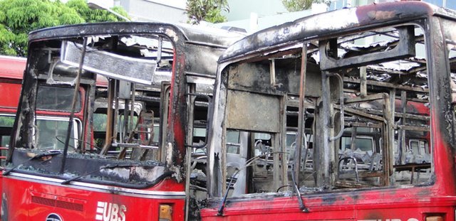 Cité Vallijee: 2 United Bus Service Buses Destroyed by Fire in Garage