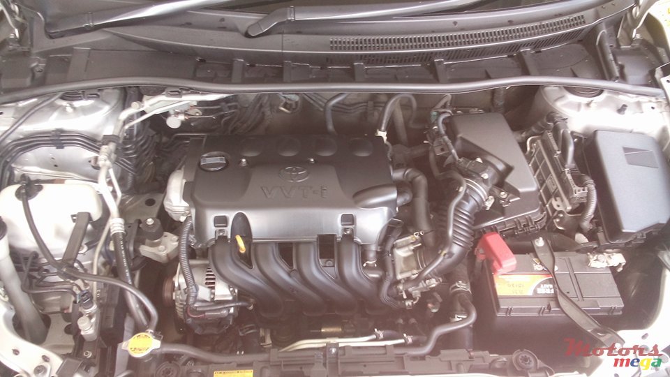 2012' Toyota Corolla G saloon photo #5