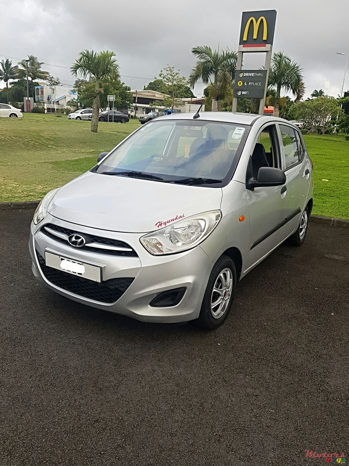 2012' Hyundai i10 Automatic petrol photo #2