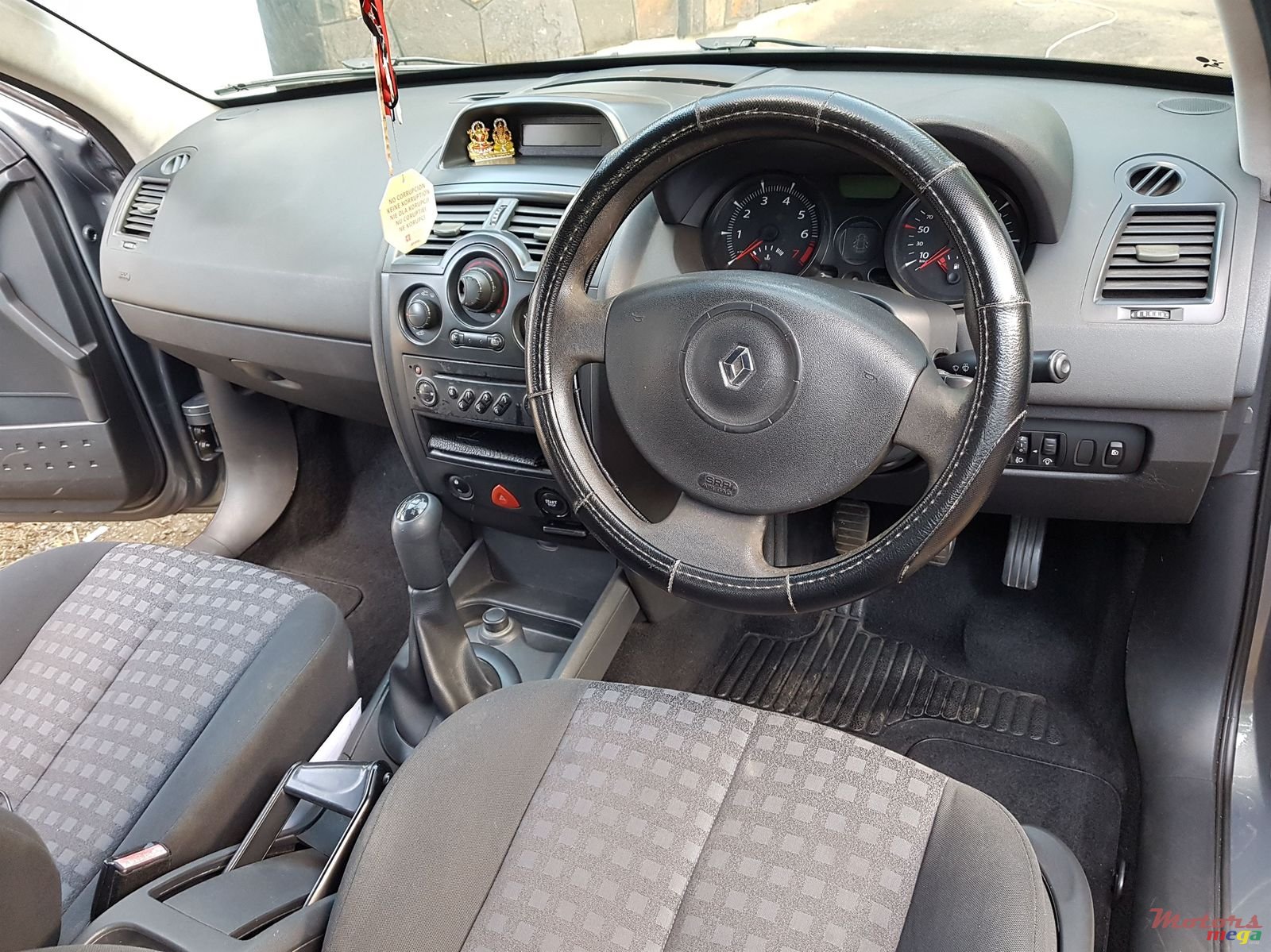 2006' Renault Megane photo #7