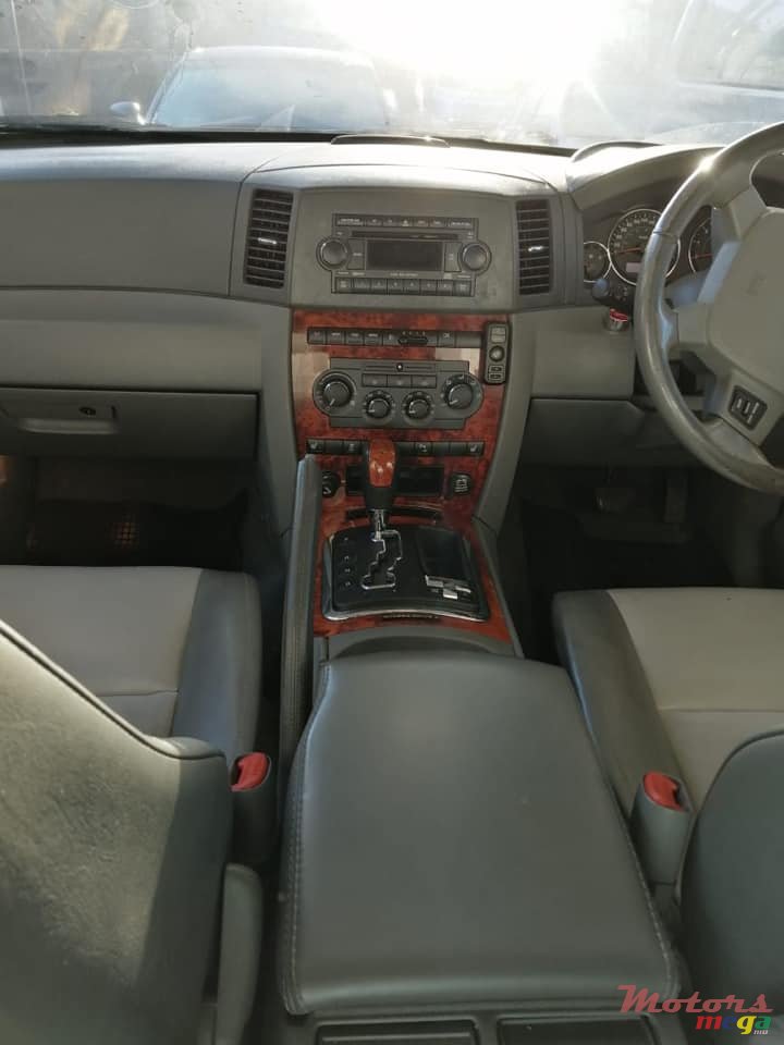 2008' Jeep Grand Cherokee photo #5