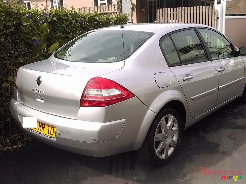 2010' Renault Megane 1.6 Lux photo #2