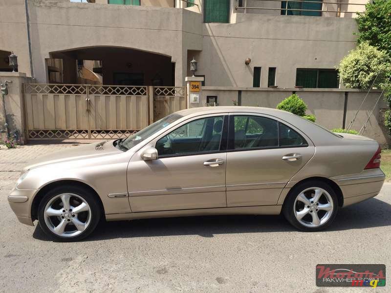 2002' Mercedes-Benz C-Class photo #1
