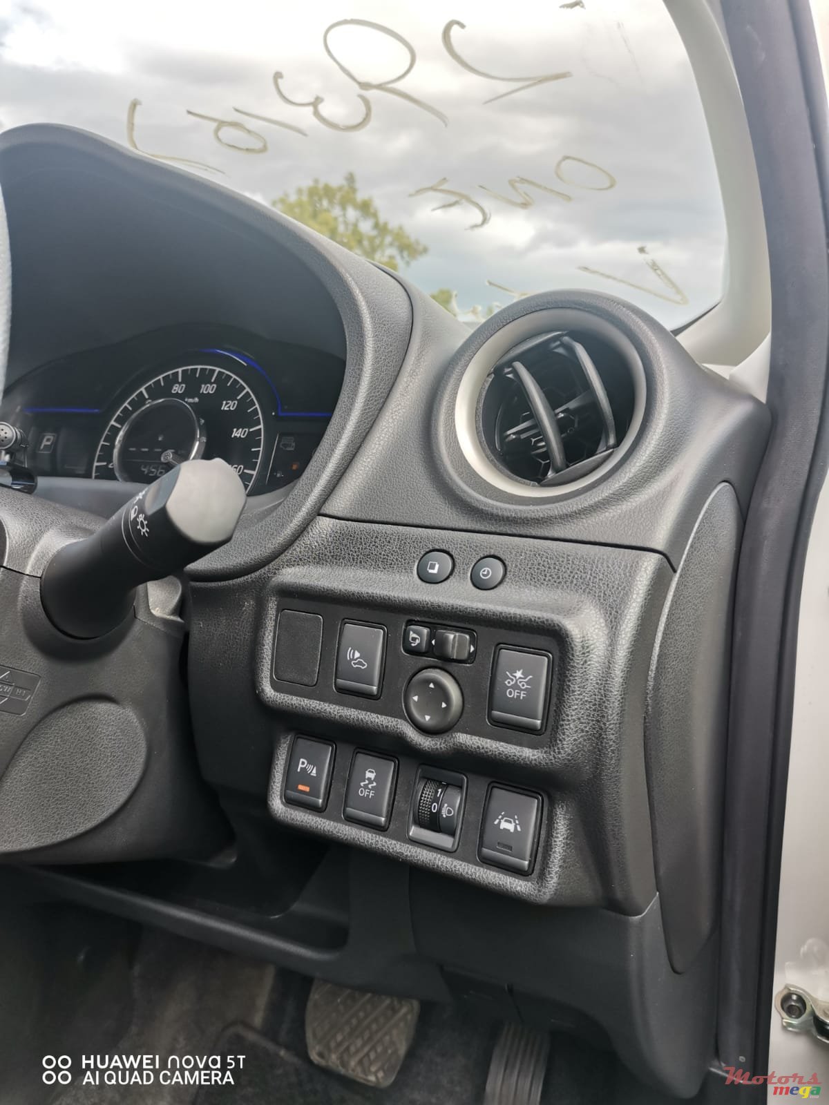 2019' Nissan Note E-power photo #4