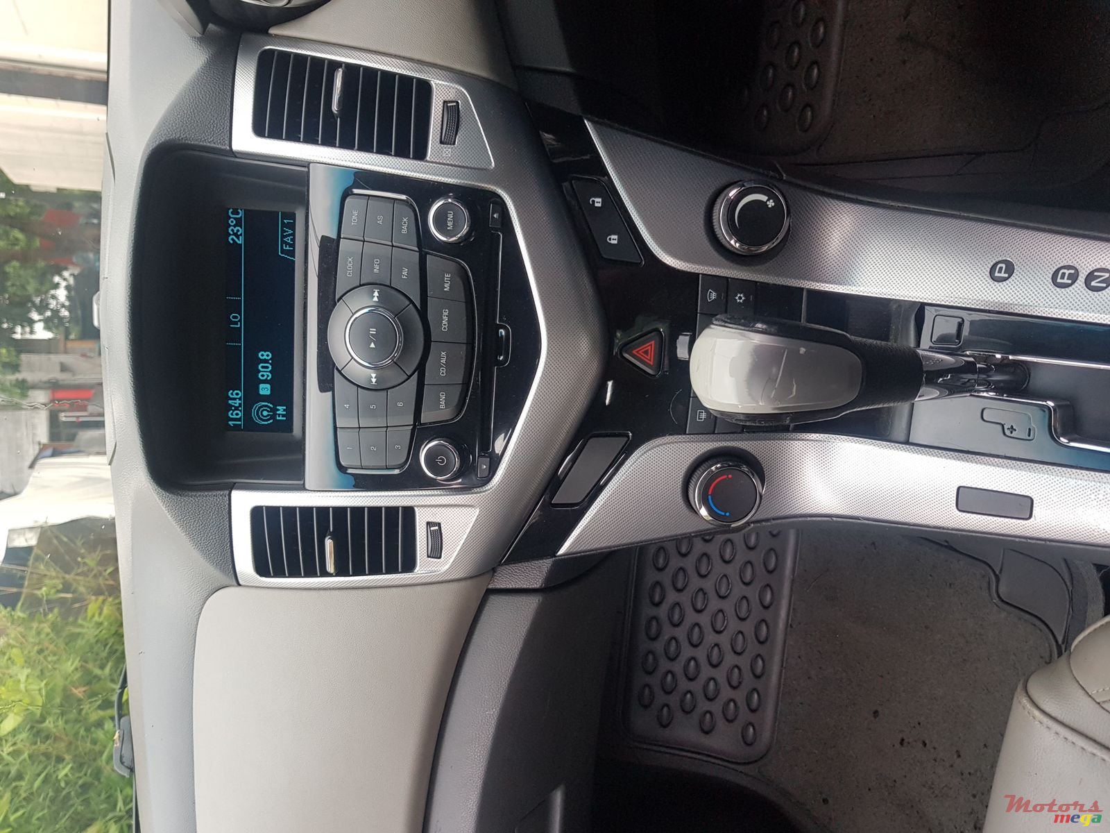 2010' Chevrolet cruze Automatic photo #5