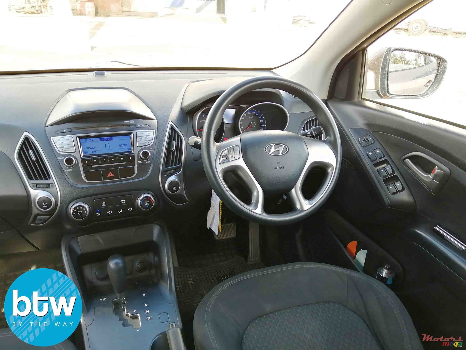 2011' Hyundai ix35 photo #6