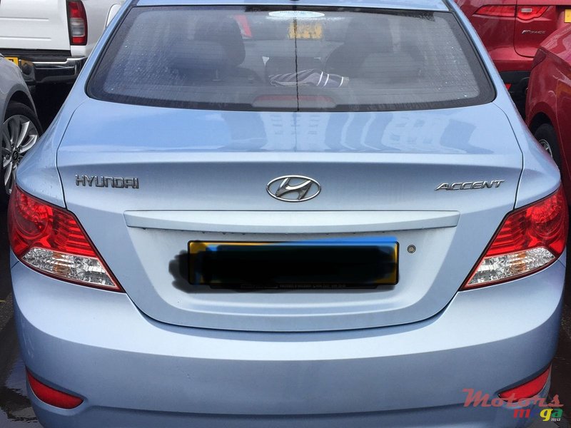 2011' Hyundai Accent photo #1