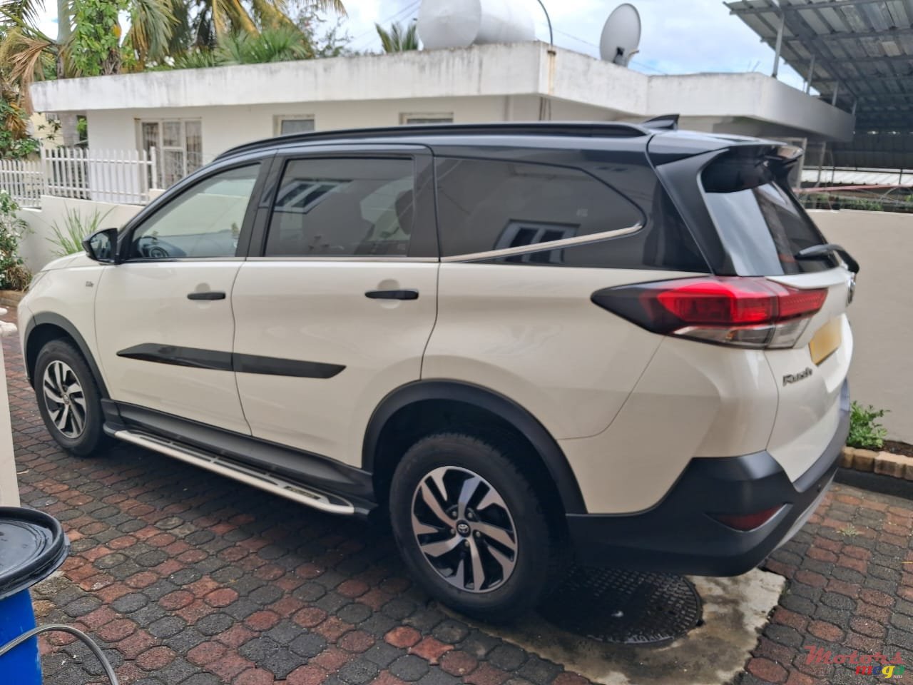 2021' Toyota RAV4 Rush photo #1