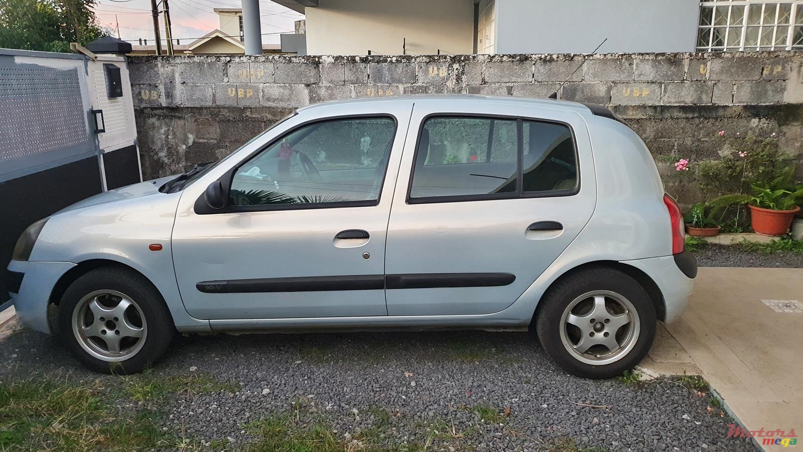 2003' Renault Clio photo #2