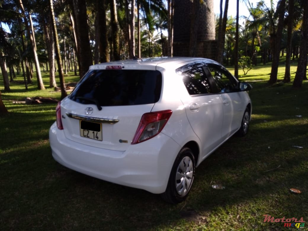 2014' Toyota Vitz photo #1