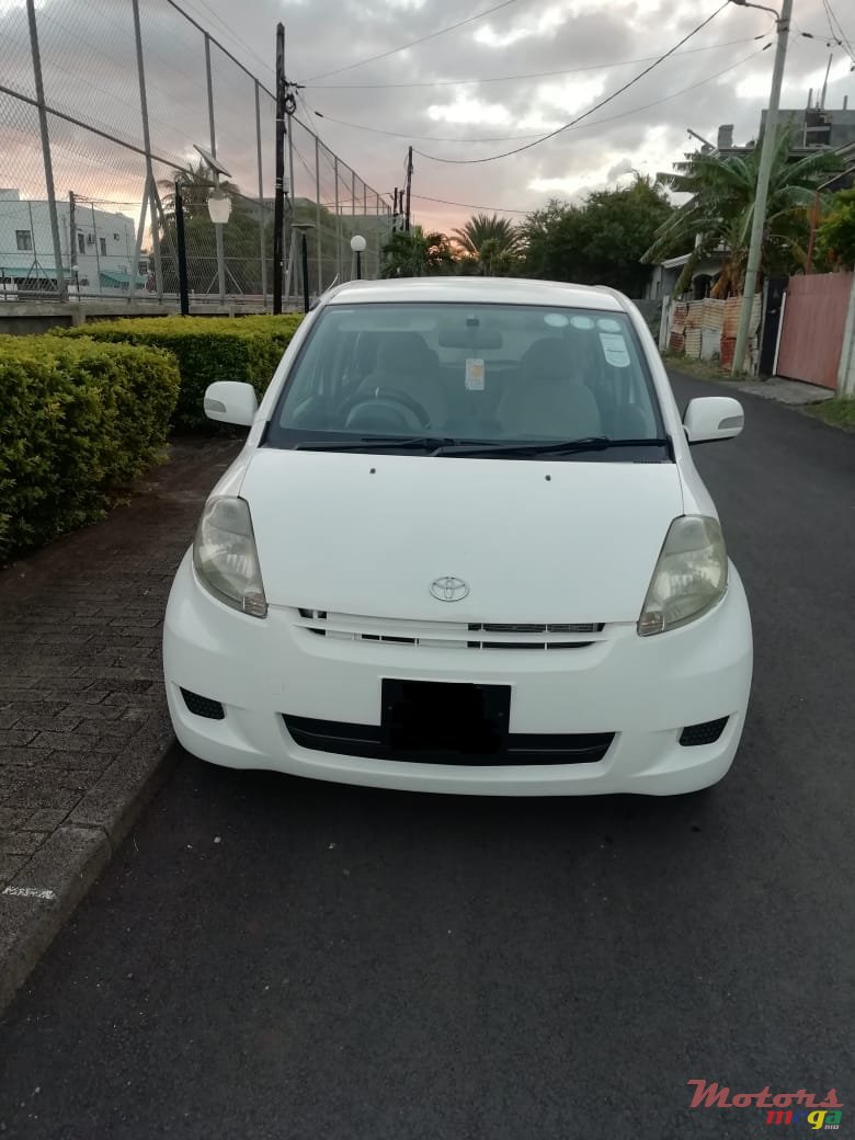 2005' Toyota Passo photo #1