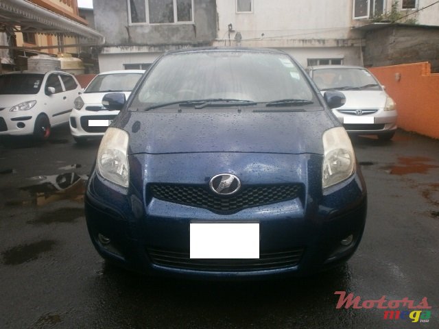 2008' Toyota Vitz photo #1