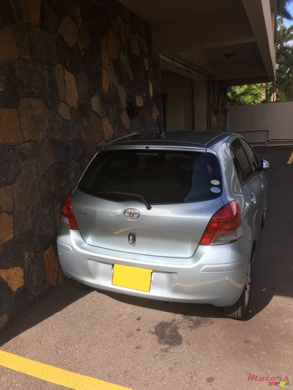 2009' Toyota Vitz photo #3