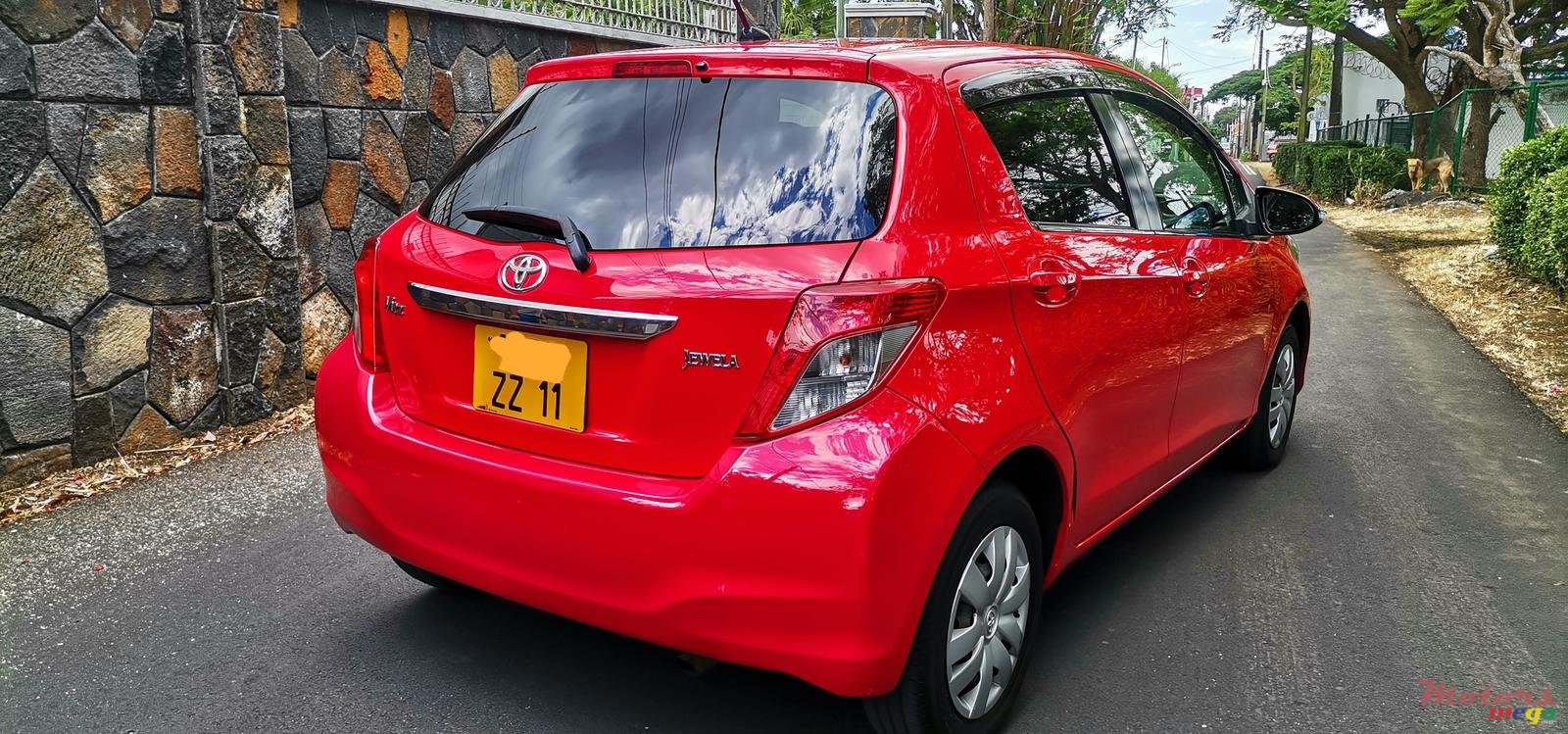 2011' Toyota Vitz Jewela photo #3