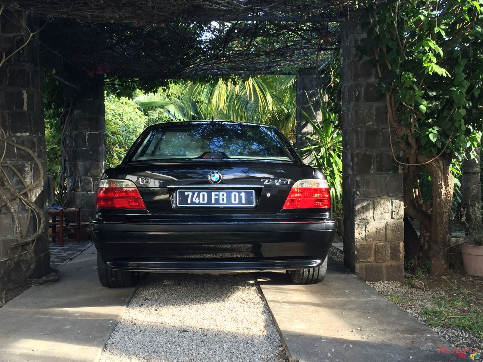 2001' BMW 735 photo #1