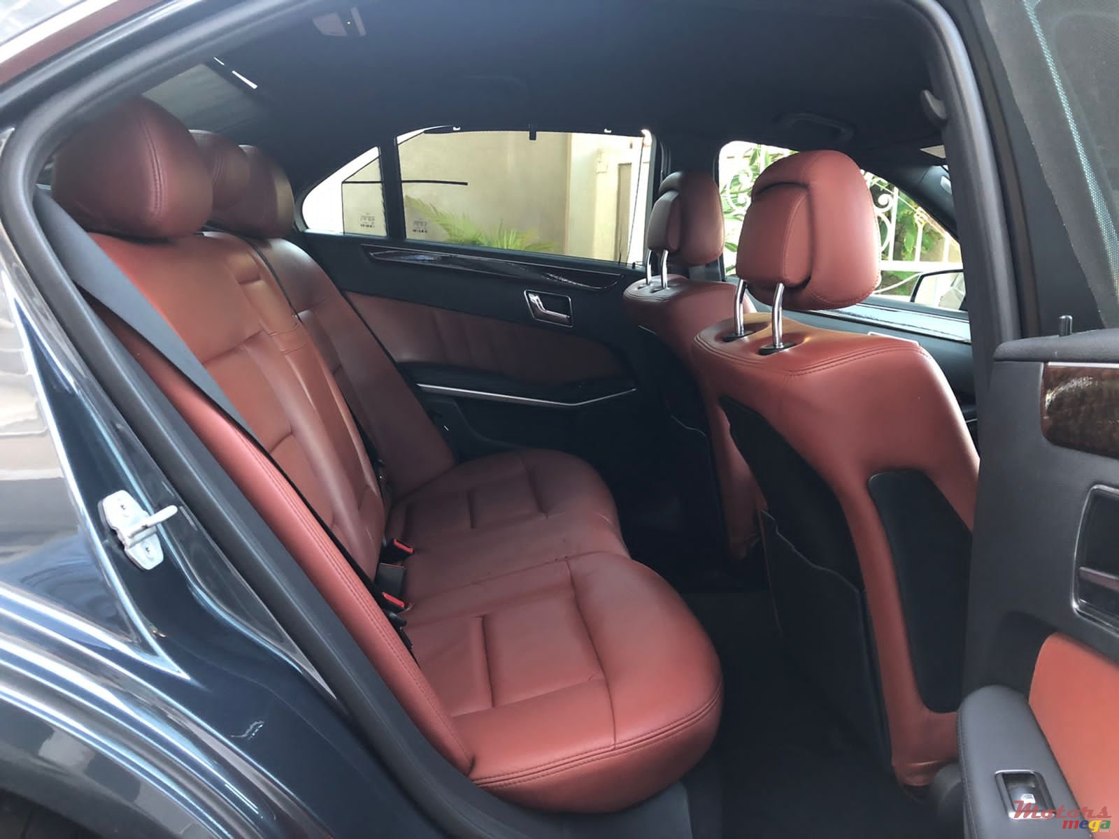 2011' Mercedes-Benz E250 AMG PACK photo #6