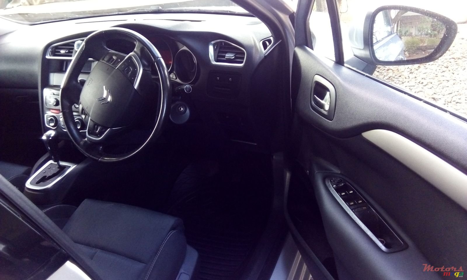 2013' Citroen C4 photo #6