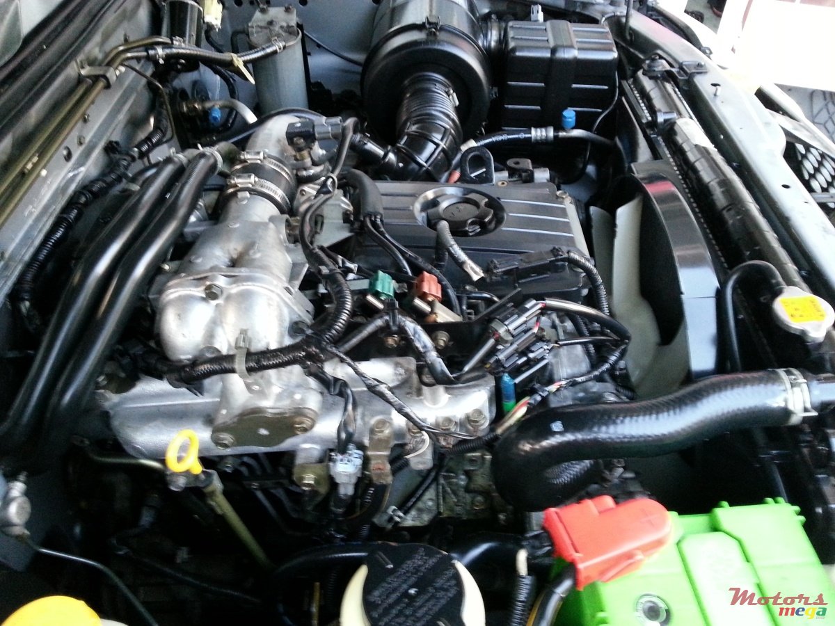 2004' Nissan Hardbody photo #2