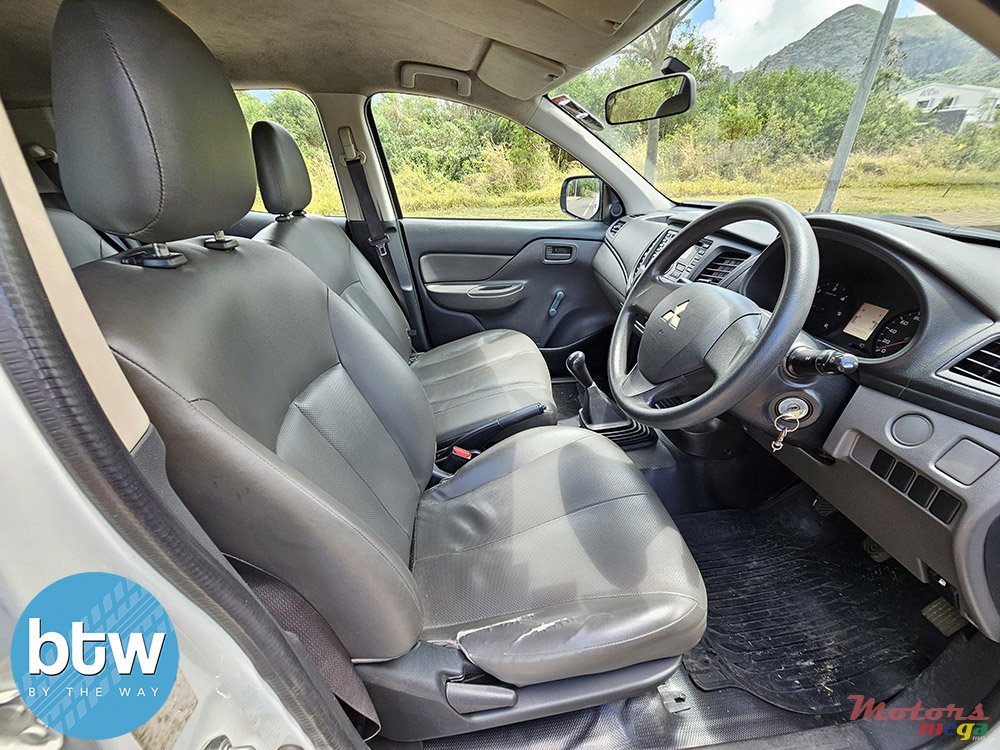 2020' Mitsubishi L 200 Double Cab 4X2 Pick UP photo #5