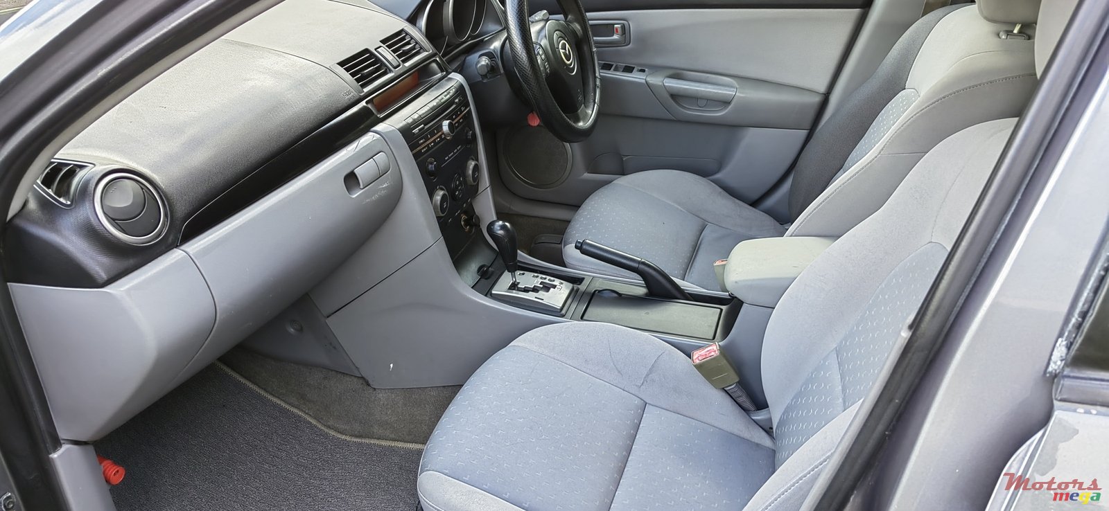 2004' Mazda Axela photo #5