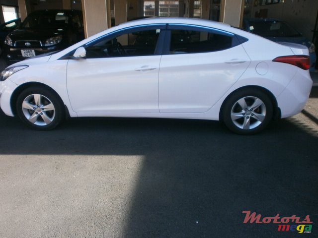 2012' Hyundai Elantra photo #2