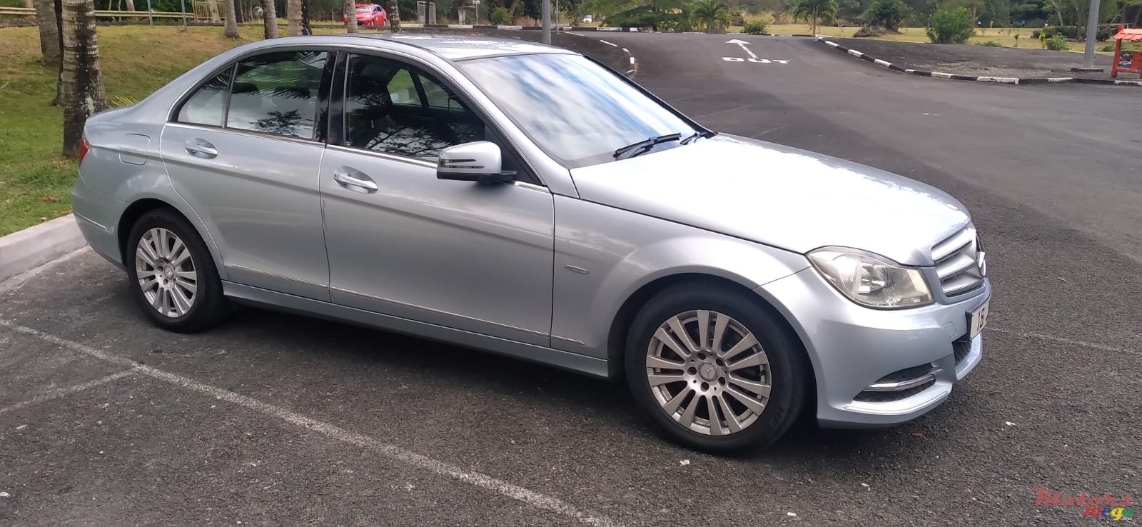 2014' Mercedes-Benz C-Class photo #2