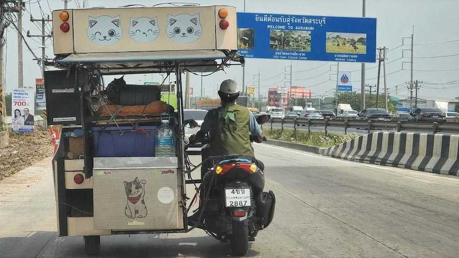 This Thai Man Took His 11 Cats From Bangkok To Korat In His Sidecar Rig