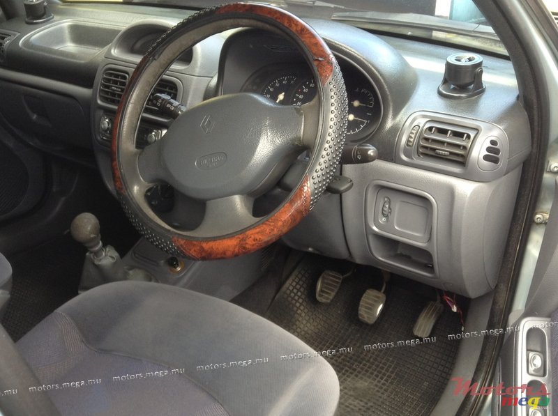 1998' Renault Clio photo #4