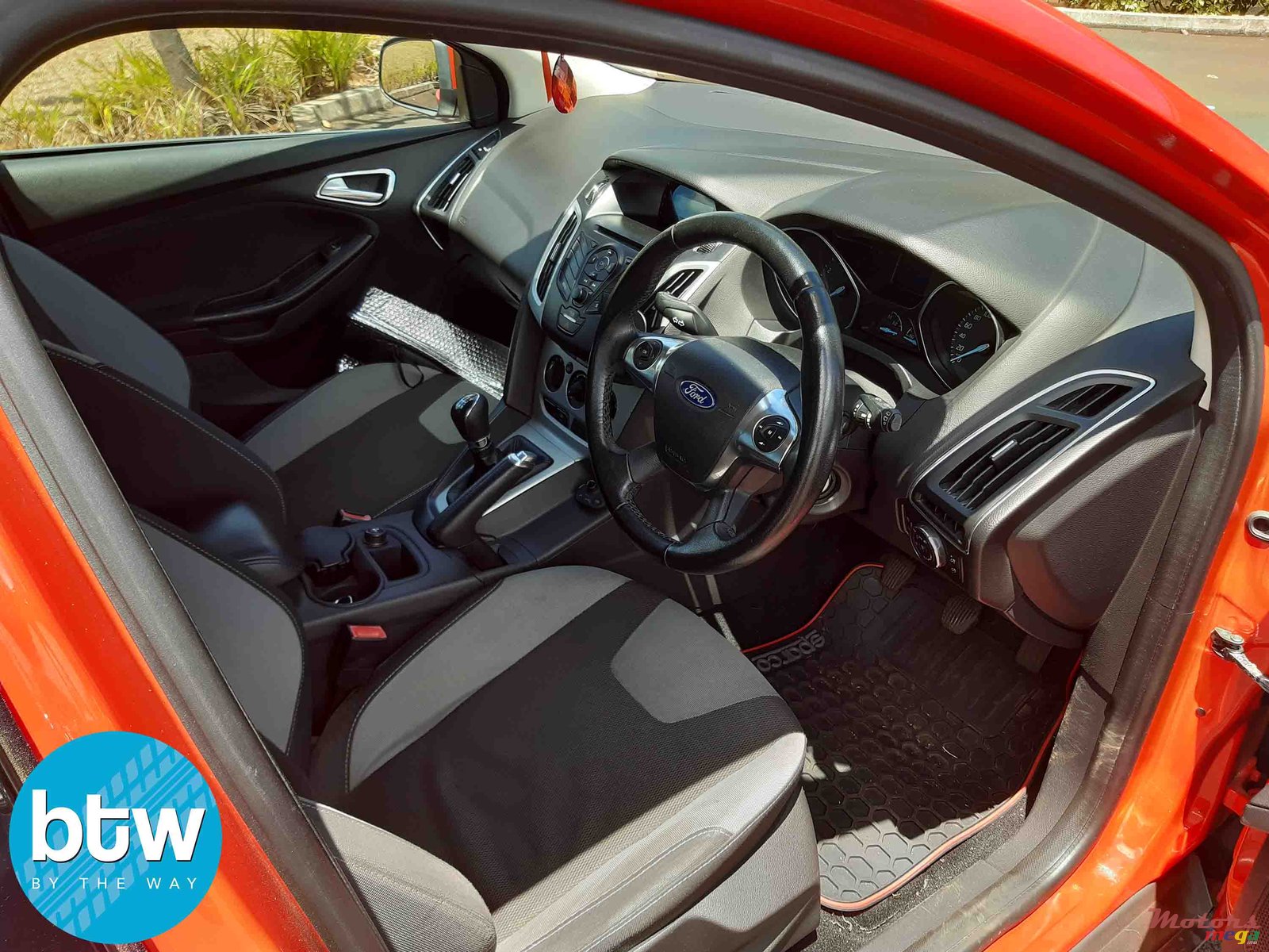 2012' Ford Focus photo #6