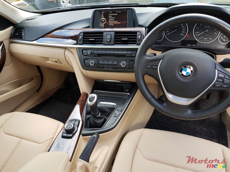 2012' BMW 3 Series Compact photo #2