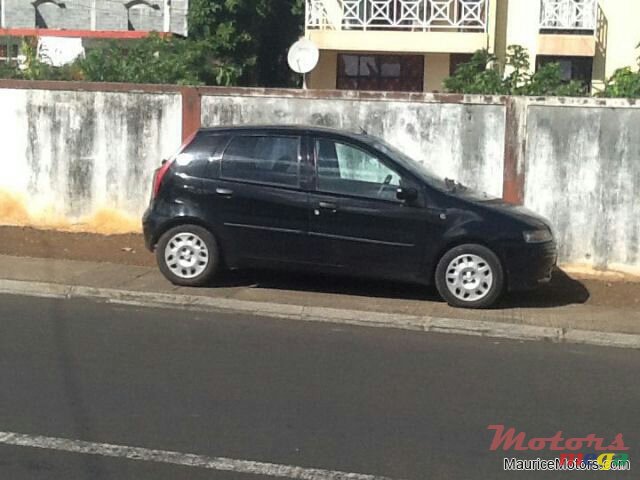 2002' Fiat Punto photo #1