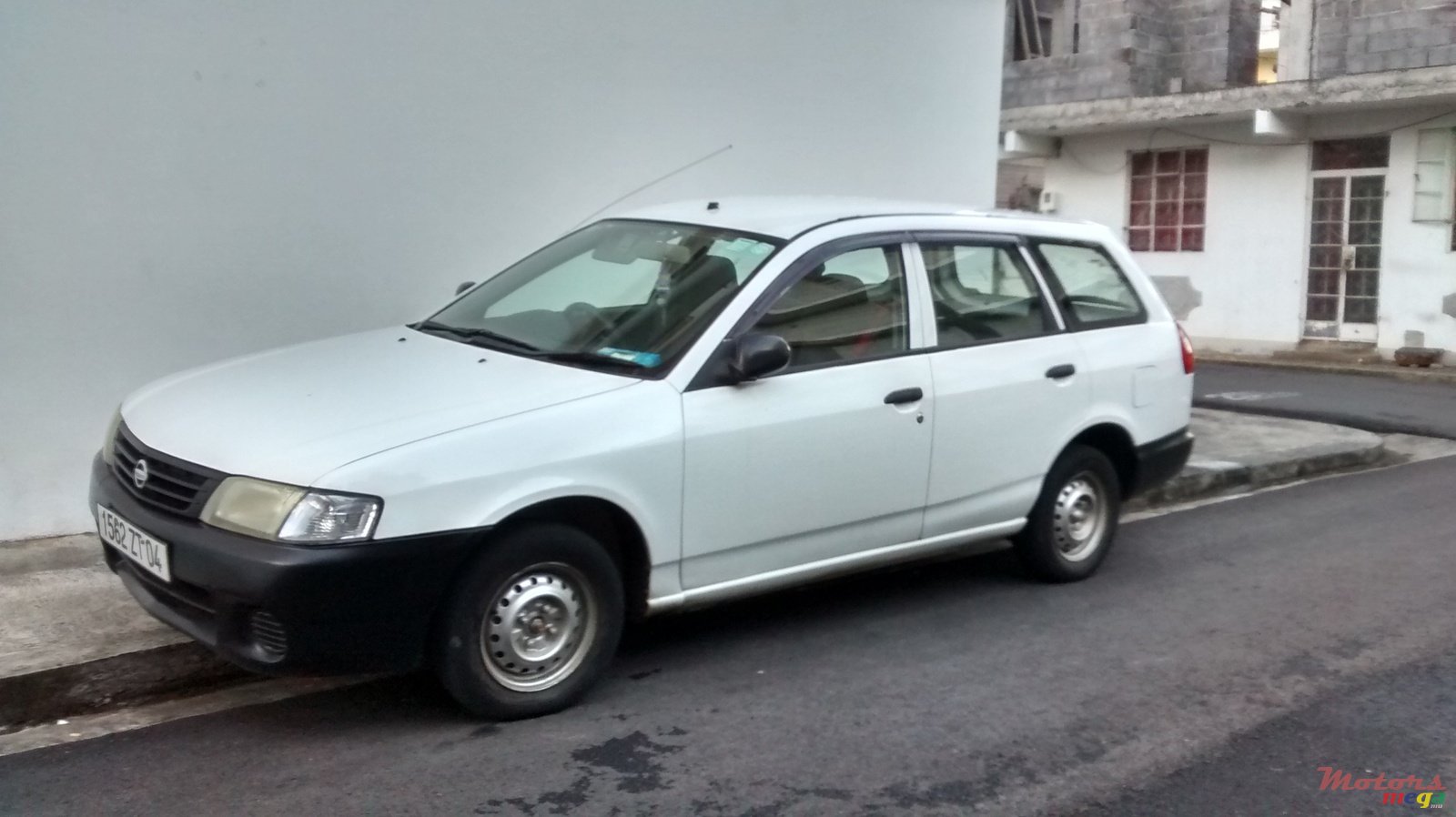 2004' Nissan photo #1