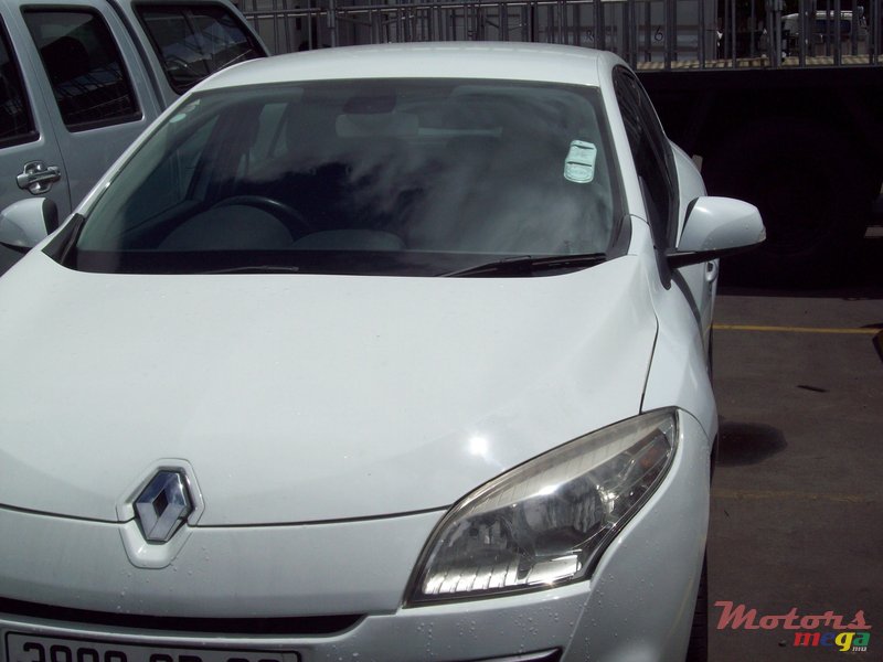 2009' Renault Megane photo #2