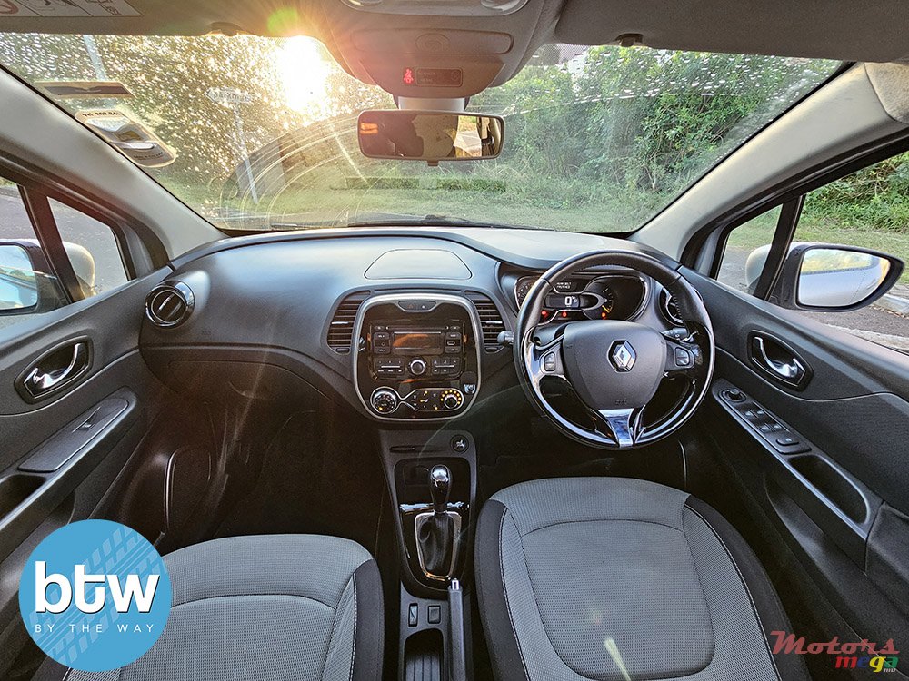 2015' Renault Captur photo #5