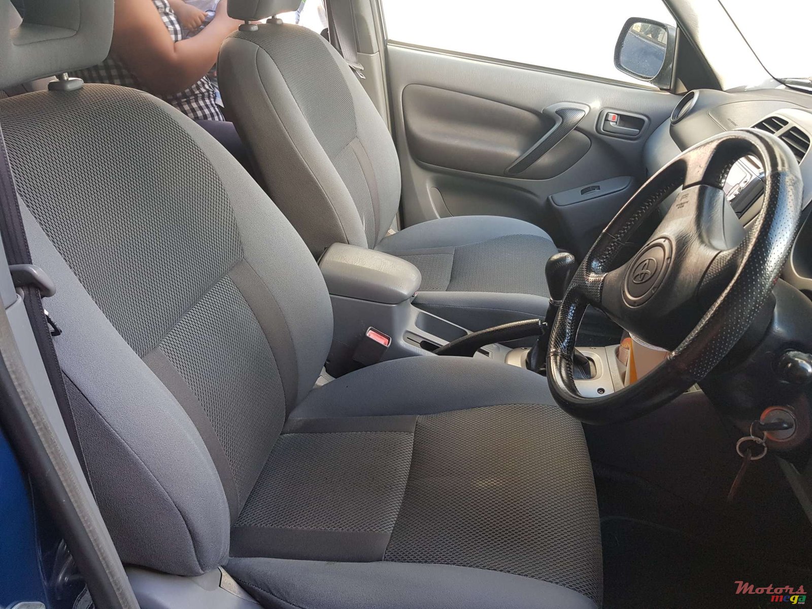 2000' Toyota RAV4 photo #5