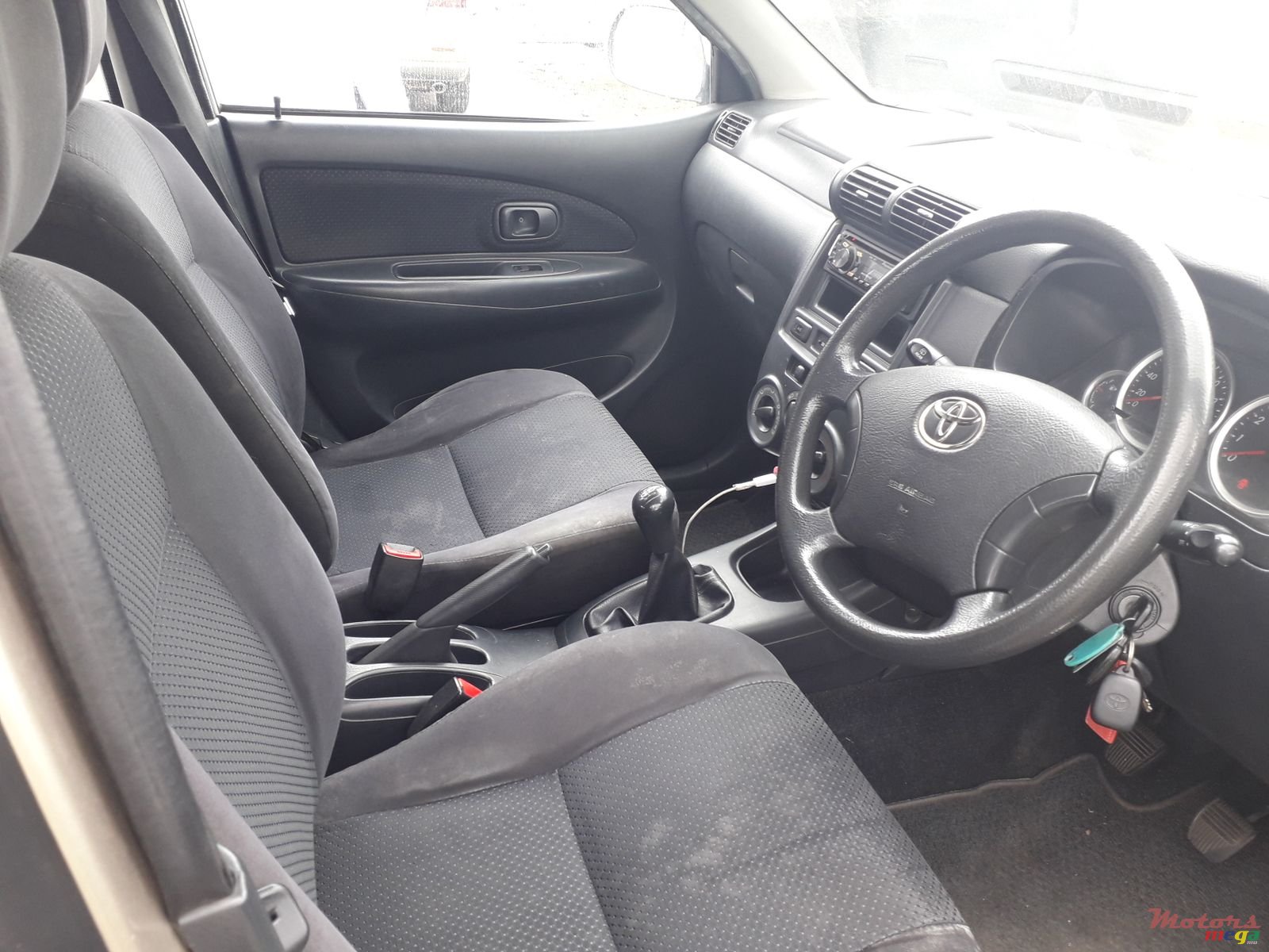 2011' Toyota Avanza 7 seater 1.3 manual photo #3