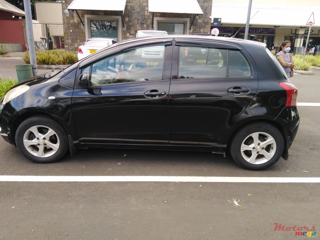 2008' Toyota Yaris photo #4