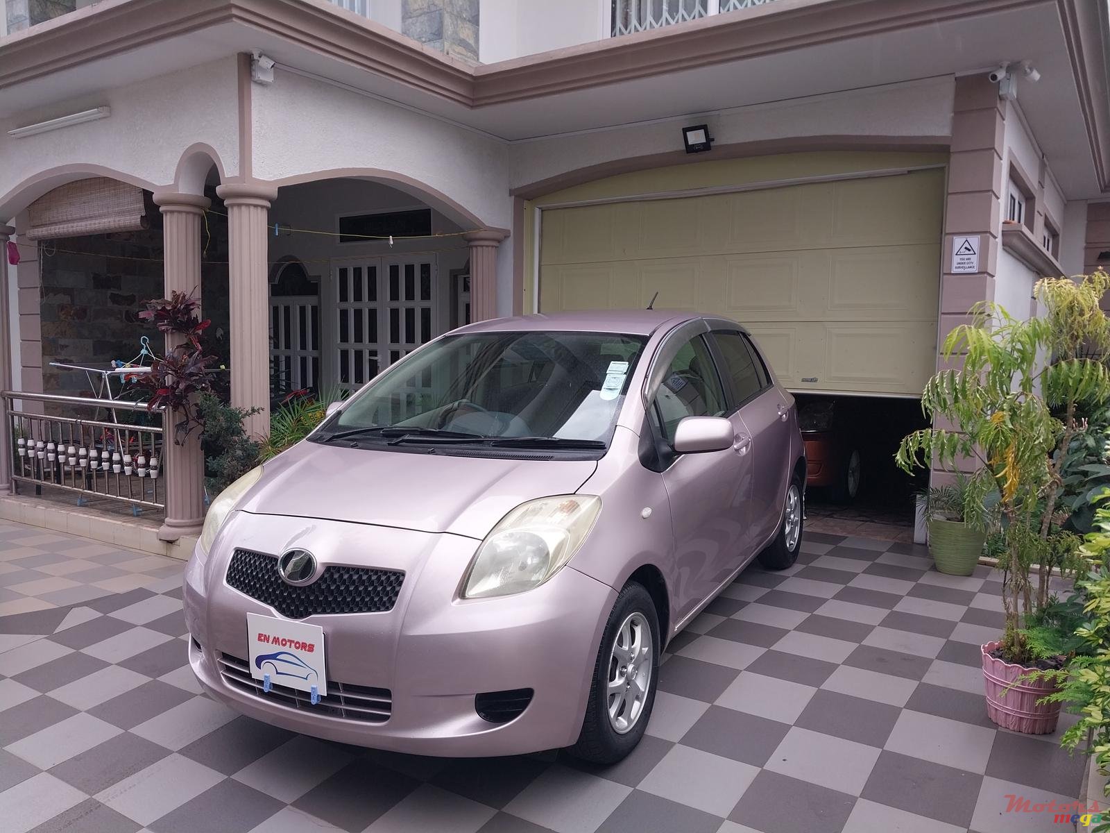 2006' Toyota Vitz photo #7