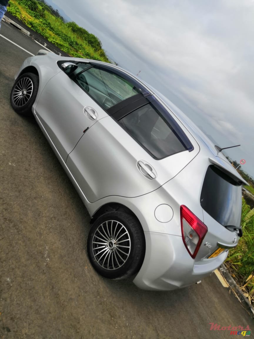 2011' Toyota Vitz 1320cc photo #1