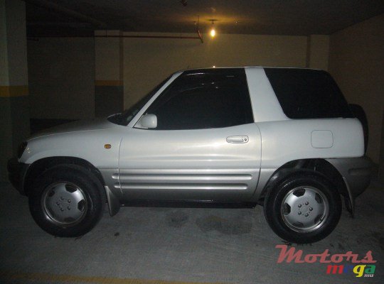 1995' Toyota RAV4 photo #1